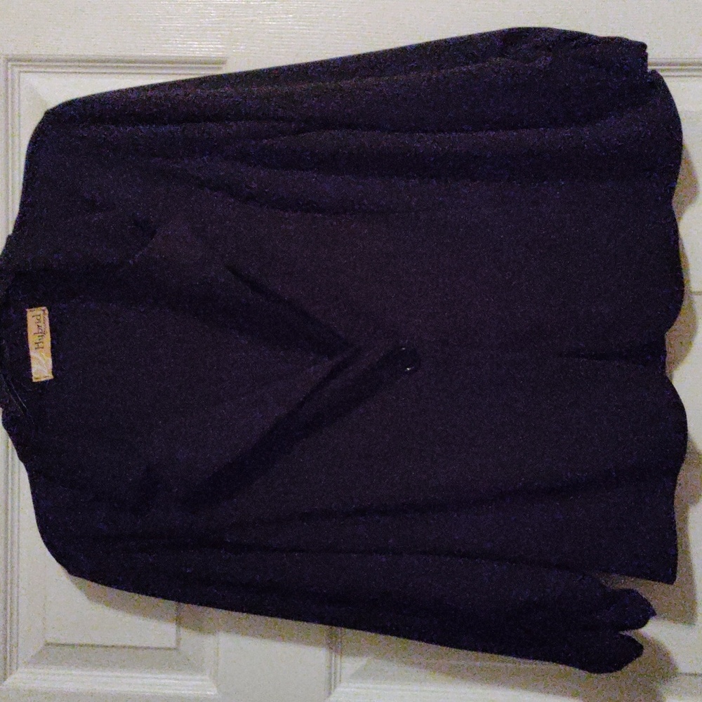 Short black jacket small rauching in sleeve